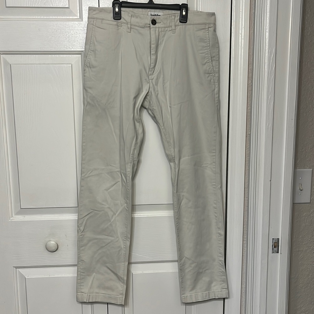 Goodfellow & Co Men’s Light Gray Chino Pants